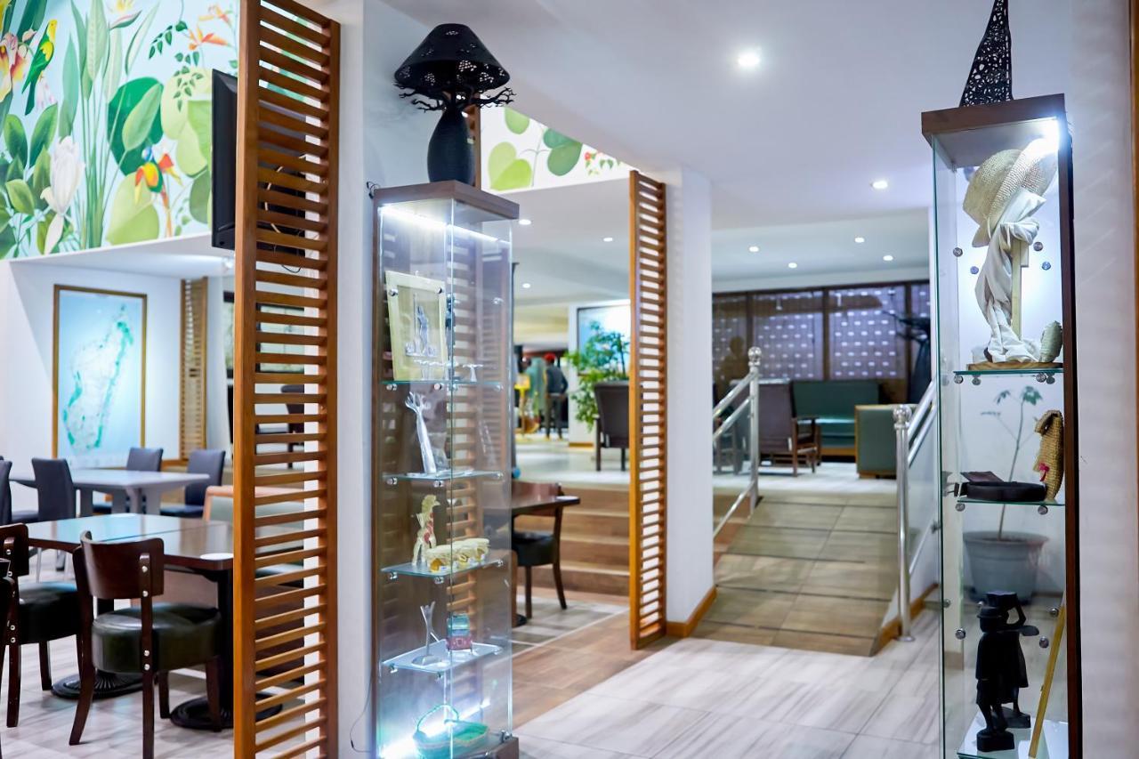 Anjary Hotel Антананариву Экстерьер фото