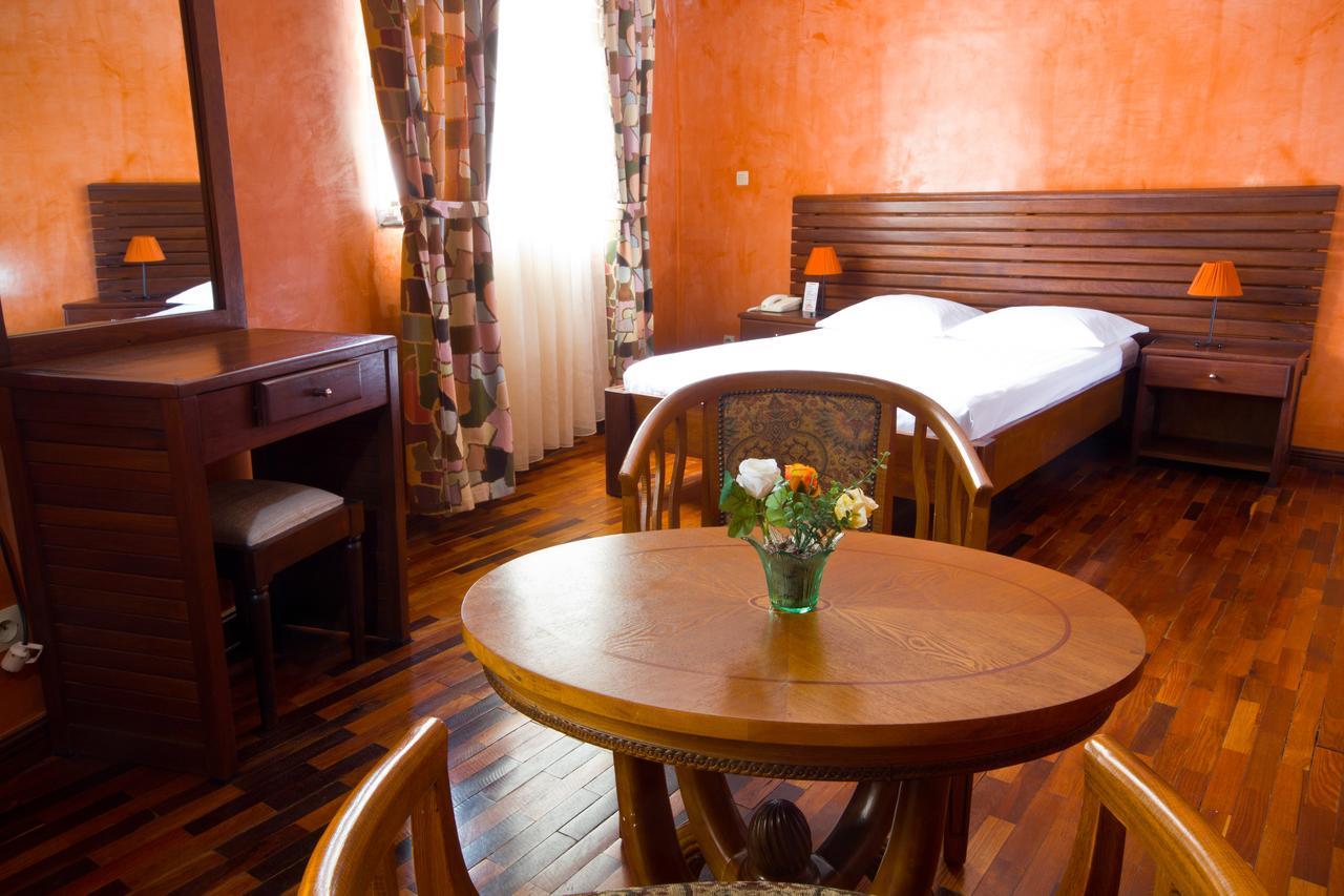Anjary Hotel Антананариву Экстерьер фото
